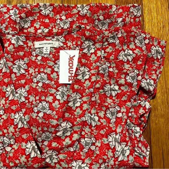 Max Studio floral flutter sleeve top - Picture 3 of 5